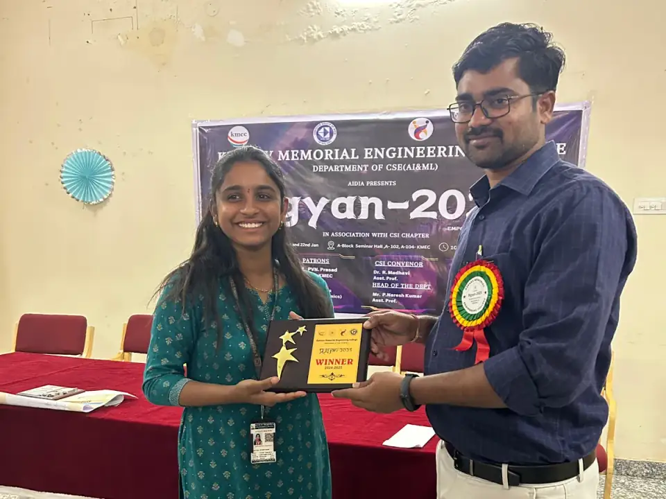 Presenting the Pragyan-2025 Winner plaque (2024–2025) at Keshav Memorial Engineering College, CSE (AI & ML) / CSI Chapter.